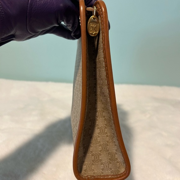CELINE Clutch in Beige Canvas. Authentic and pre-owned. - Picture 3 of 14